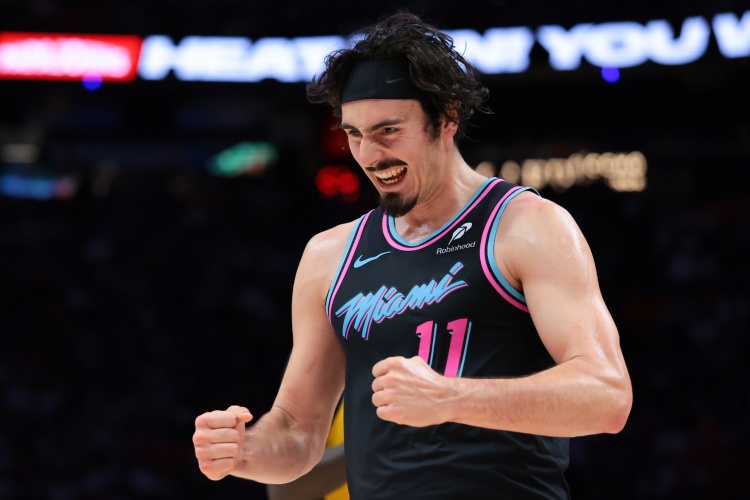 场均16.2分！热火客战公牛 已连续缺席2场的哈克斯大概率出战