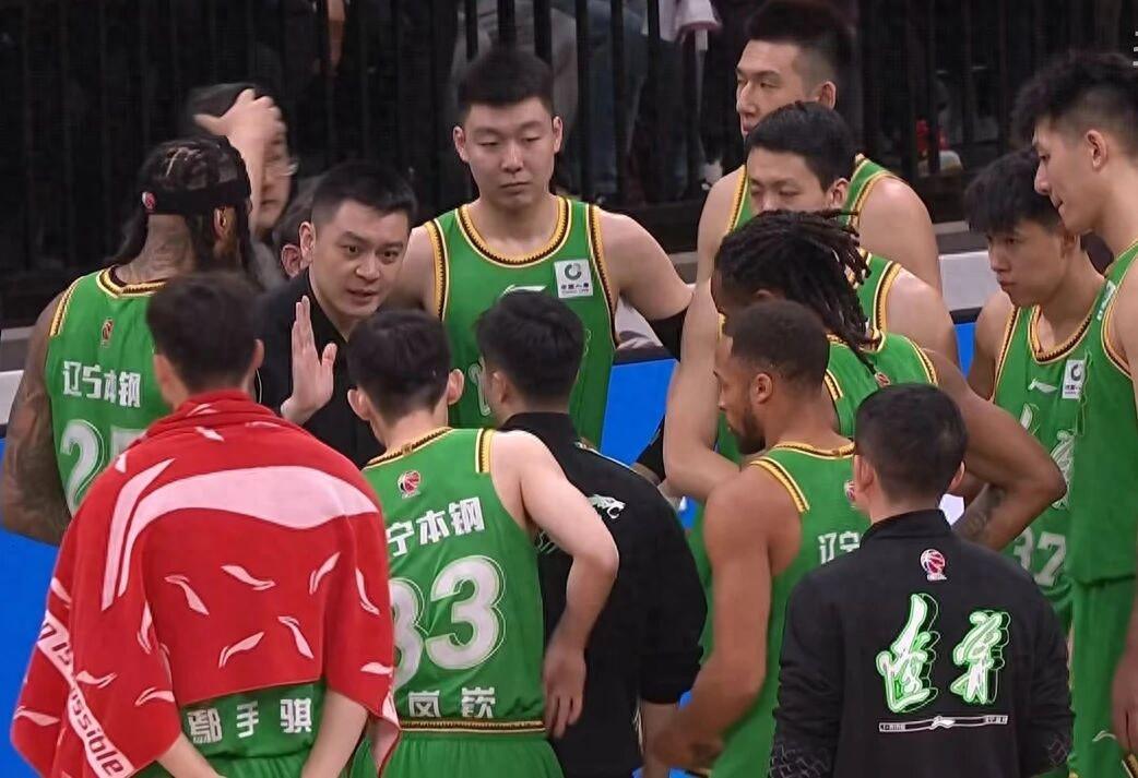 辽宁男篮对阵四强劲旅,赵继伟复出,杨鸣过招刘维伟,胜负悬念大